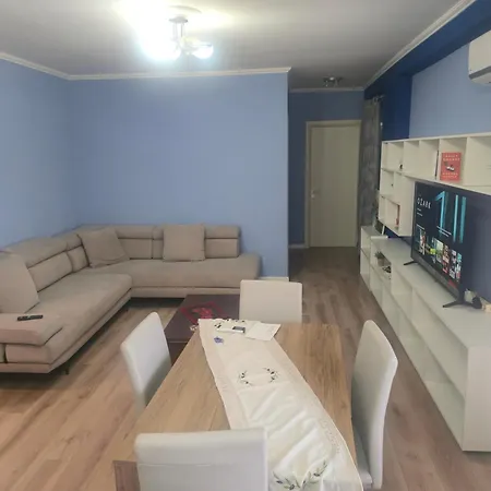 Modern Cozy W/in 10 Min Walk From Main Square *