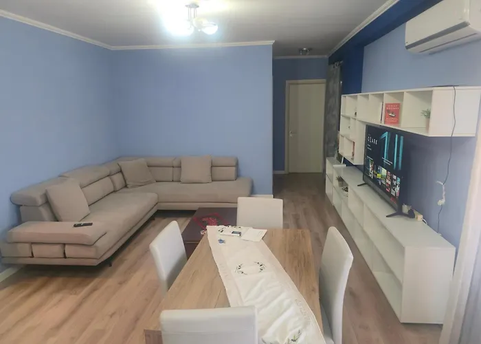 Modern Cozy W/in 10 Min Walk From Main Square *